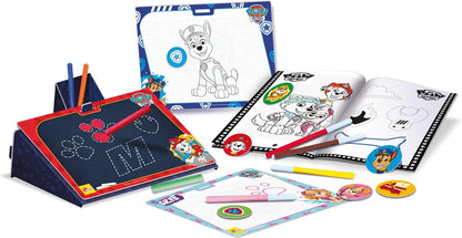 Lisciani - La Patrol - Schule für Zeichnen und Malen - Rucksack - Kreatives Spiel - Zeichnen und Malen lernen - Anleitung aus dem Heft - Schiefer mit Pult zum Bauen - Für Kinder ab 3 Jahren
