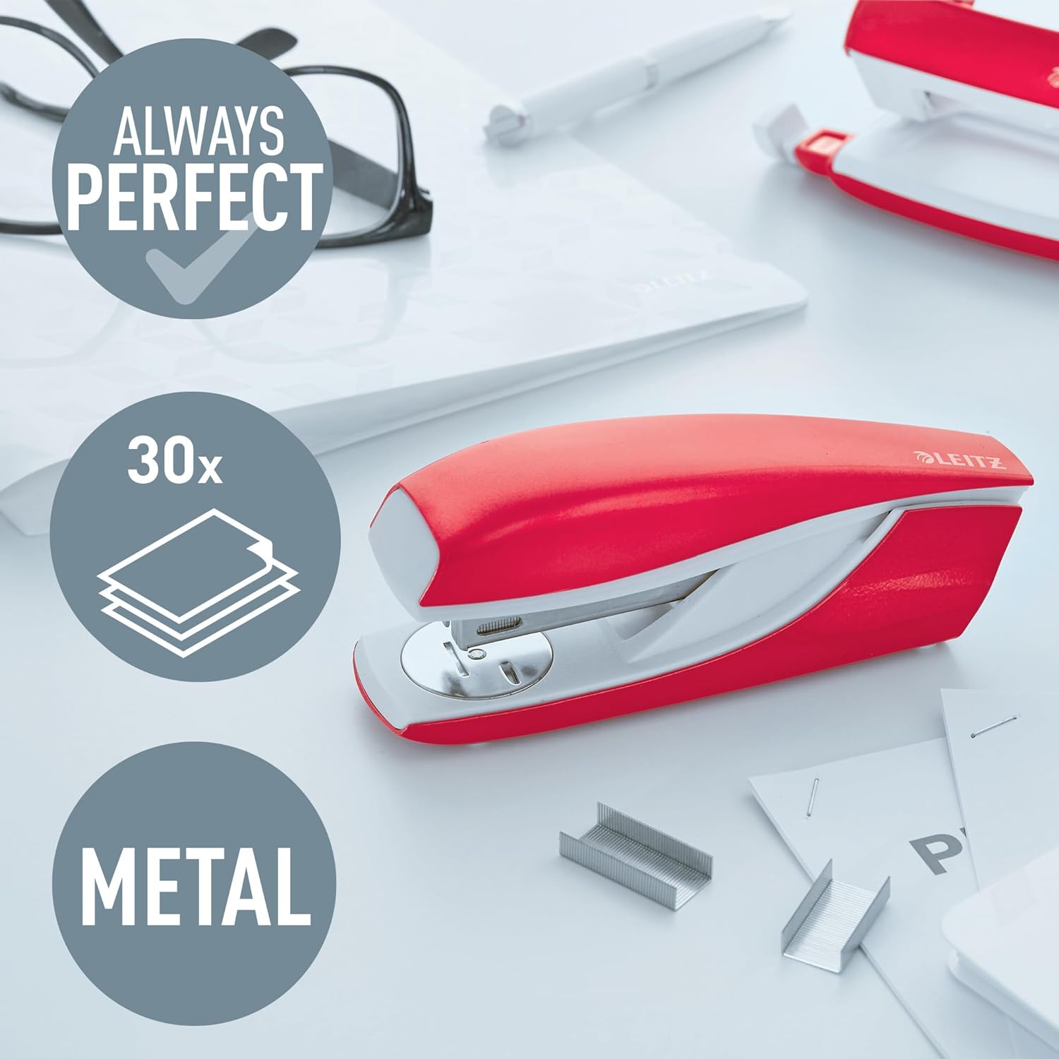 Leitz WOW Grapadora Roja, Hasta 30 Hojas a la Vez, Cuerpo Metálico Ergonómico, Incluye 200 Grapas, Gama WOW, Grapadora Metálica, 55021026