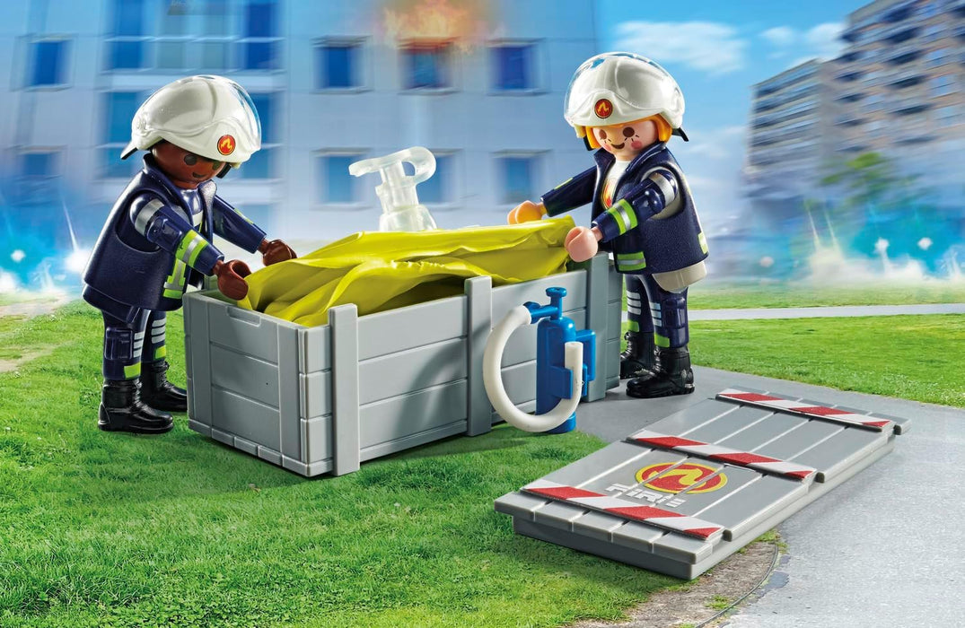 PLAYMOBIL Action Heroes 71465 Feuerwehrleute mit Luftkissen, Lebensretter im Einsatz, mit zahlreichen Extras wie Helmen, Megafon und Feuerlöscher, detailreiches Spielzeug für Kinder ab 4 Jahren