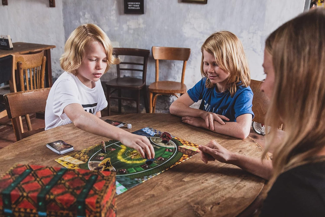 Cartamundi Harry Potter Seek The Snitch Board Game, Calling All Harry Potter Super-Fans! For 2 to 4 Players, Great Gift For Kids Aged 8+