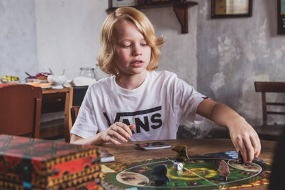 Cartamundi Harry Potter Seek The Snitch Board Game, Calling All Harry Potter Super-Fans! For 2 to 4 Players, Great Gift For Kids Aged 8+