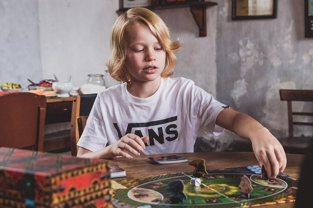 Cartamundi Harry Potter Seek The Snitch Board Game, Calling All Harry Potter Super-Fans! For 2 to 4 Players, Great Gift For Kids Aged 8+