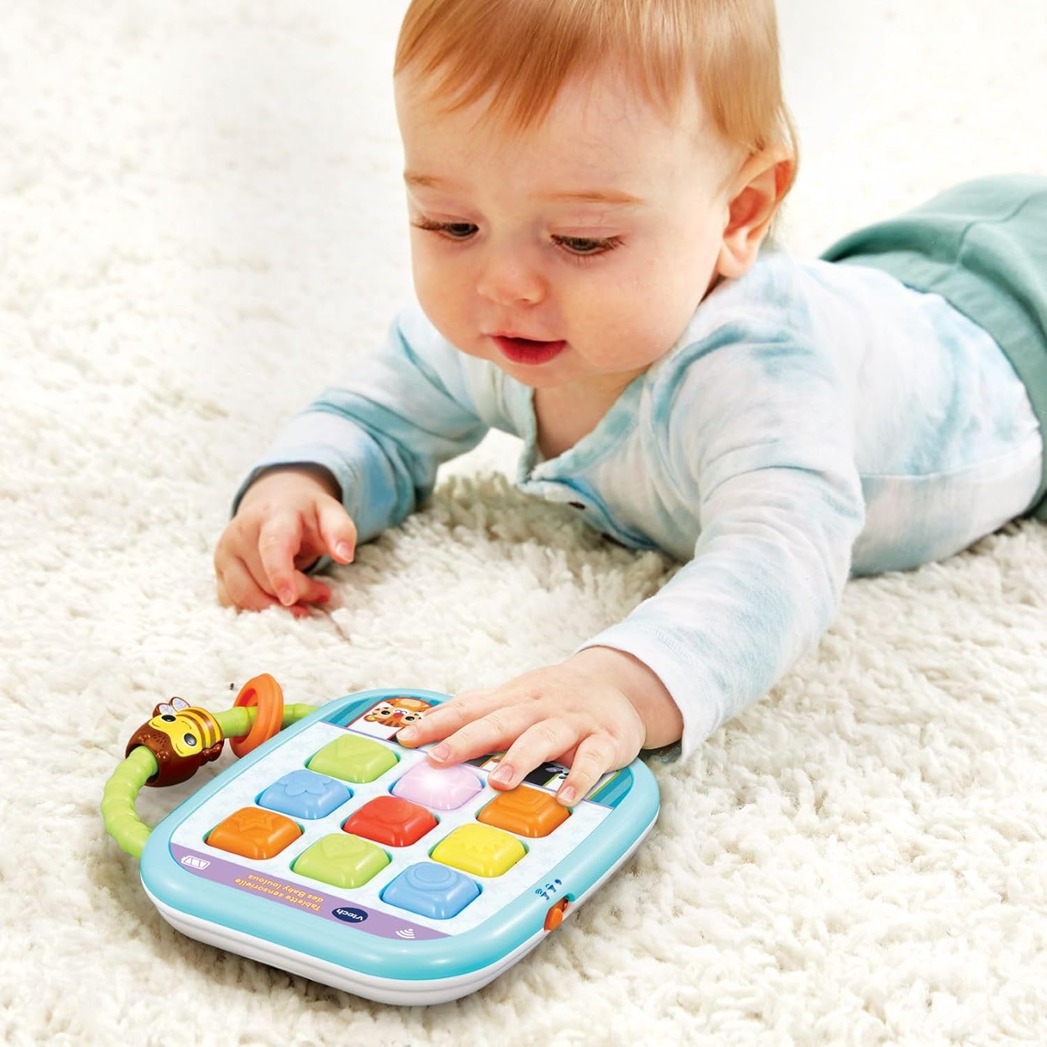VTech Baby Tablet Sensoriale, Tablet Interattivo con più di 35 Canzoni, Frasi, Suoni, 9 Pulsanti Morbidi per Imparare Colori e Forme, Manico per Trasporto, Lingua Italiana, Batterie Incluse, 6-36 Mesi