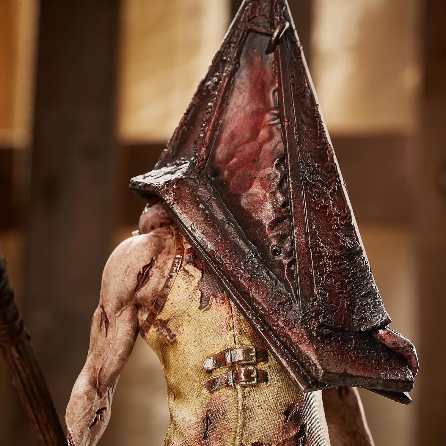 Numskull Silent Hill 2 Red Pyramid Thing Figuur 11.6″ (29.5cm) Collectible Replica Standbeeld - Officiële Silent Hill Merchandise - Limited Edition