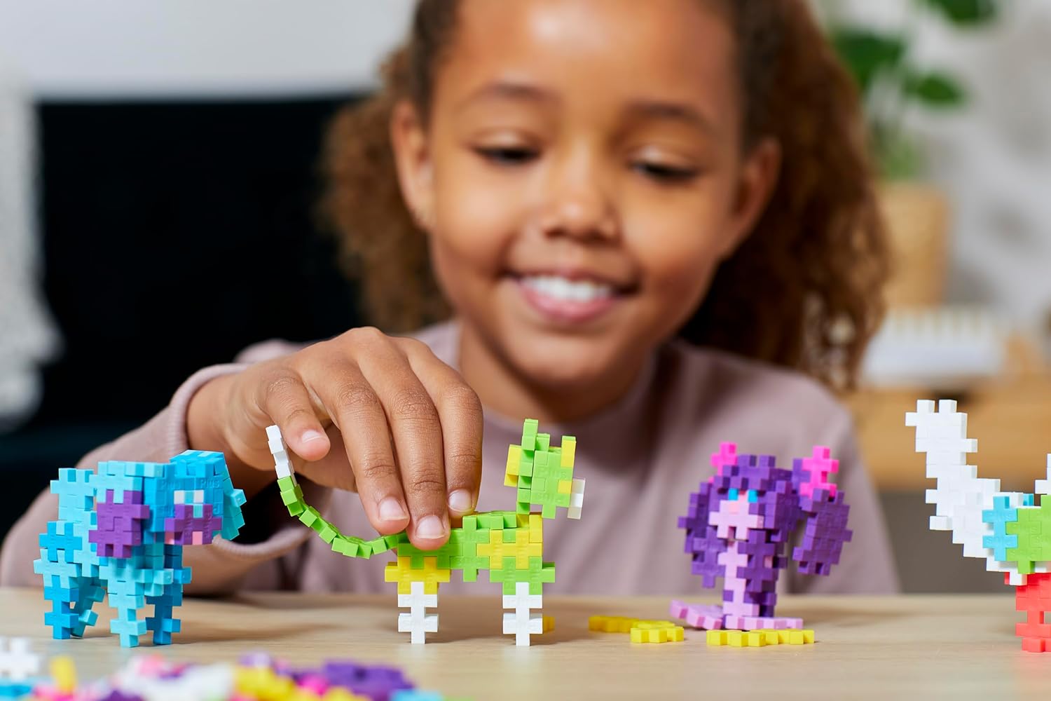 PLUS PLUS - 275 Ladrillos de construcción Multicolor - El Mundo de los Animales - Juego de construcción para niños a Partir de 3 años - Juego Educativo para niñas y niños - PP3962