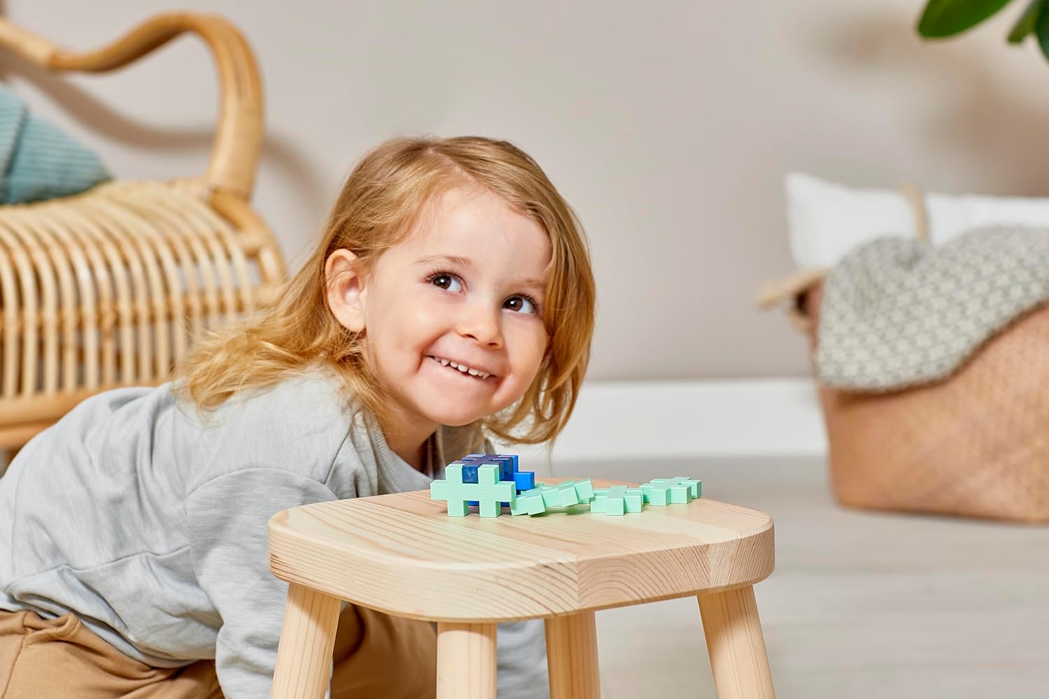 PLUS PLUS Building Blocks Toy - 100 Large Durable Pieces - Kids Construction Toys, Creative Learning Resources and STEM Play for Home and Travel - Toys For 1 Year Old Boys and Girls - Breeze