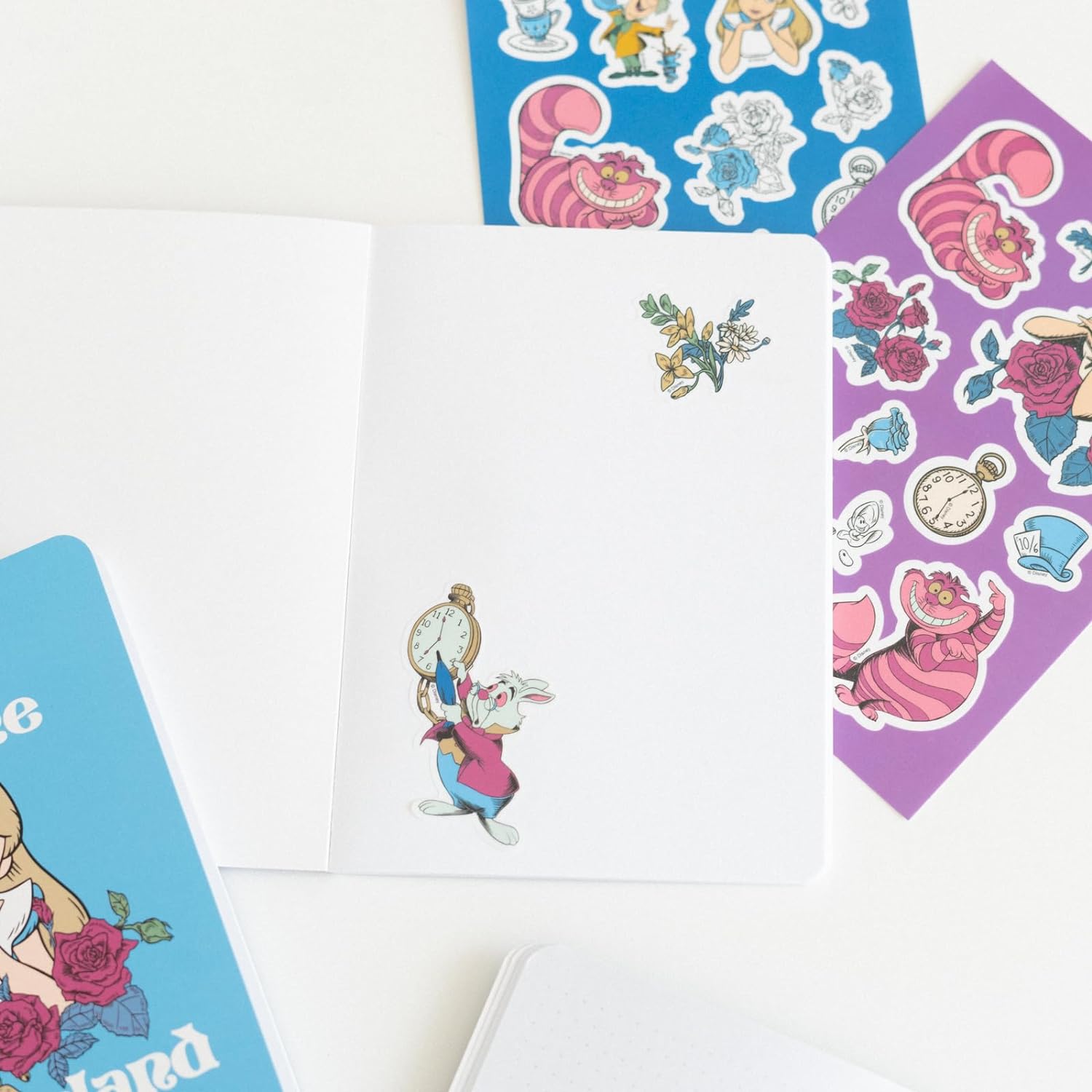 Grupo Erik Schreibwaren Disney Alice im Wunderland Kugelschreiber Bleistift mit Radiergummi - Federmäppchen Groß - Büroklammern - 4 Textmarker - Notizzettel Klebend Disney Fanartikel