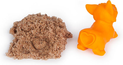 Kinetic Sand Dog House - with 170 g Magic Beach Sand, 1 Dog Figure and Accessories for Creative Indoor Sand Play Fun, for Children from 3 Years