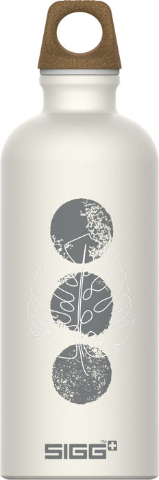 SIGG - Alu Trinkflasche Kinder - Traveller MyPlanet - Für Kohlensäurehaltige Getränke Geeignet - Auslaufsicher - Federleicht - BPA-frei - Klimaneutral Zertifiziert - 0,6L / 1L