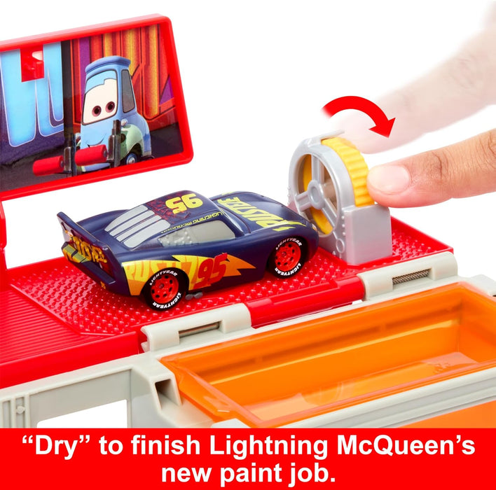 Mattel Disney and Pixar Cars Transforming Truck & Toy Car Playset, Color Changers Paint Shop Mack with Detachable Cab, Color Change Lightning McQueen & Accessories, HPD82