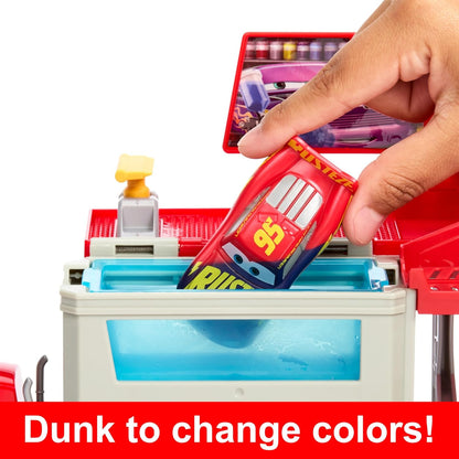 Mattel Disney and Pixar Cars Transforming Truck & Toy Car Playset, Color Changers Paint Shop Mack with Detachable Cab, Color Change Lightning McQueen & Accessories, HPD82