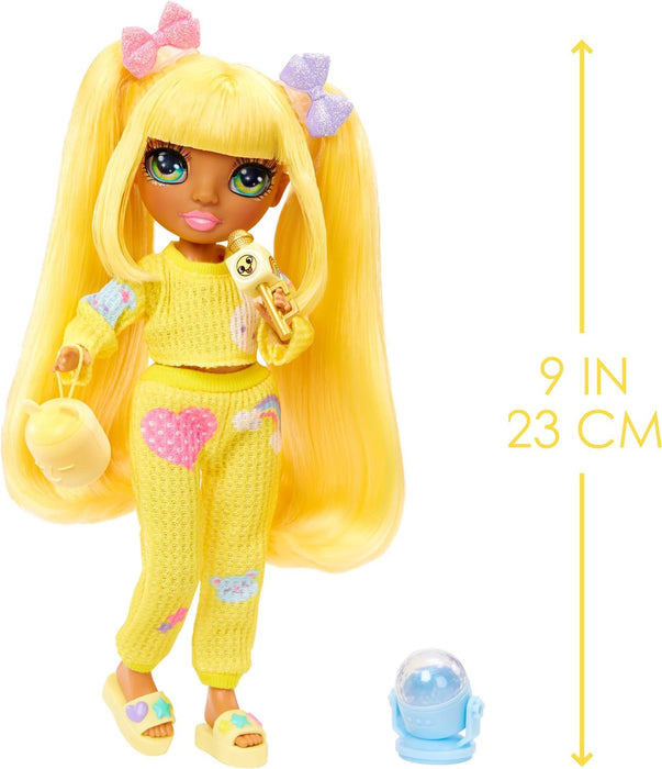 Rainbow High Junior High PJ Party - Sunny (Yellow) - 22 cm Posable Doll with Soft Onesie, Slippers and Play Accessories - Kids Toy - Great for Ages 4-12 Years