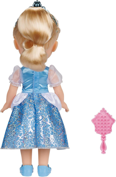 Disney Princess – bambola 38 cm di Cenerentola, con i suoi abiti iconici arricchiti da dettagli glitterati, tiara scintillante e scarpette coordinate, i suoi occhi brillano