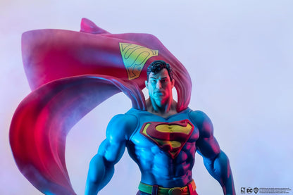 DC Heroes: Superman (Classic Version) Previews Exclusive 1:8 Scale Statue