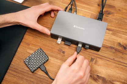 Verbatim USB-C Pro Docking Station, 17 in 1, adattatore multiporta a HDMI 4K e 8K, USB-A e USB-C, PD 100 W, AUX, lettore di schede per Mac/Windows Laptop e Co