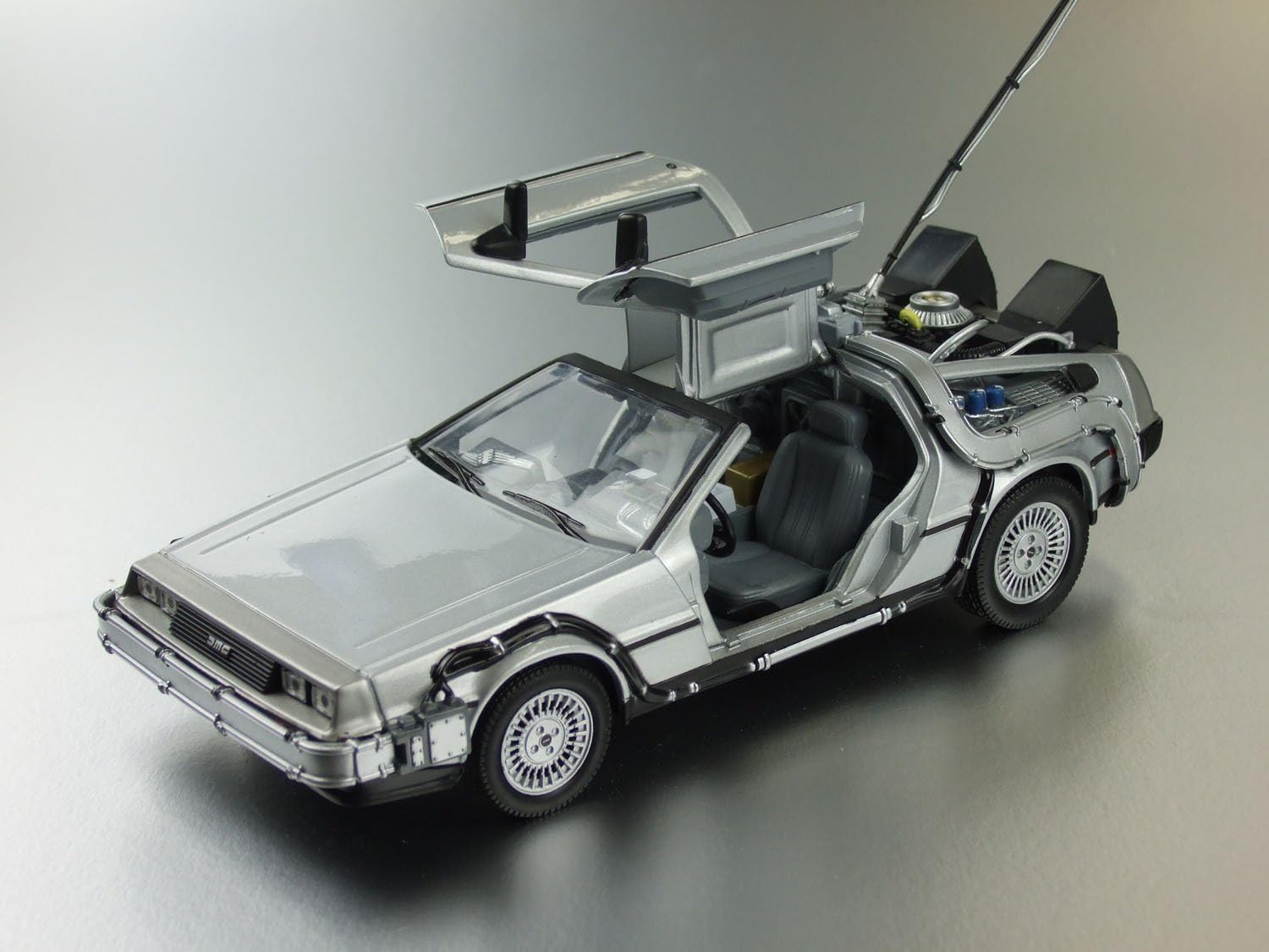 Collectors Réplica Delorean Regreso Al Futuro 1 Escala 1/24