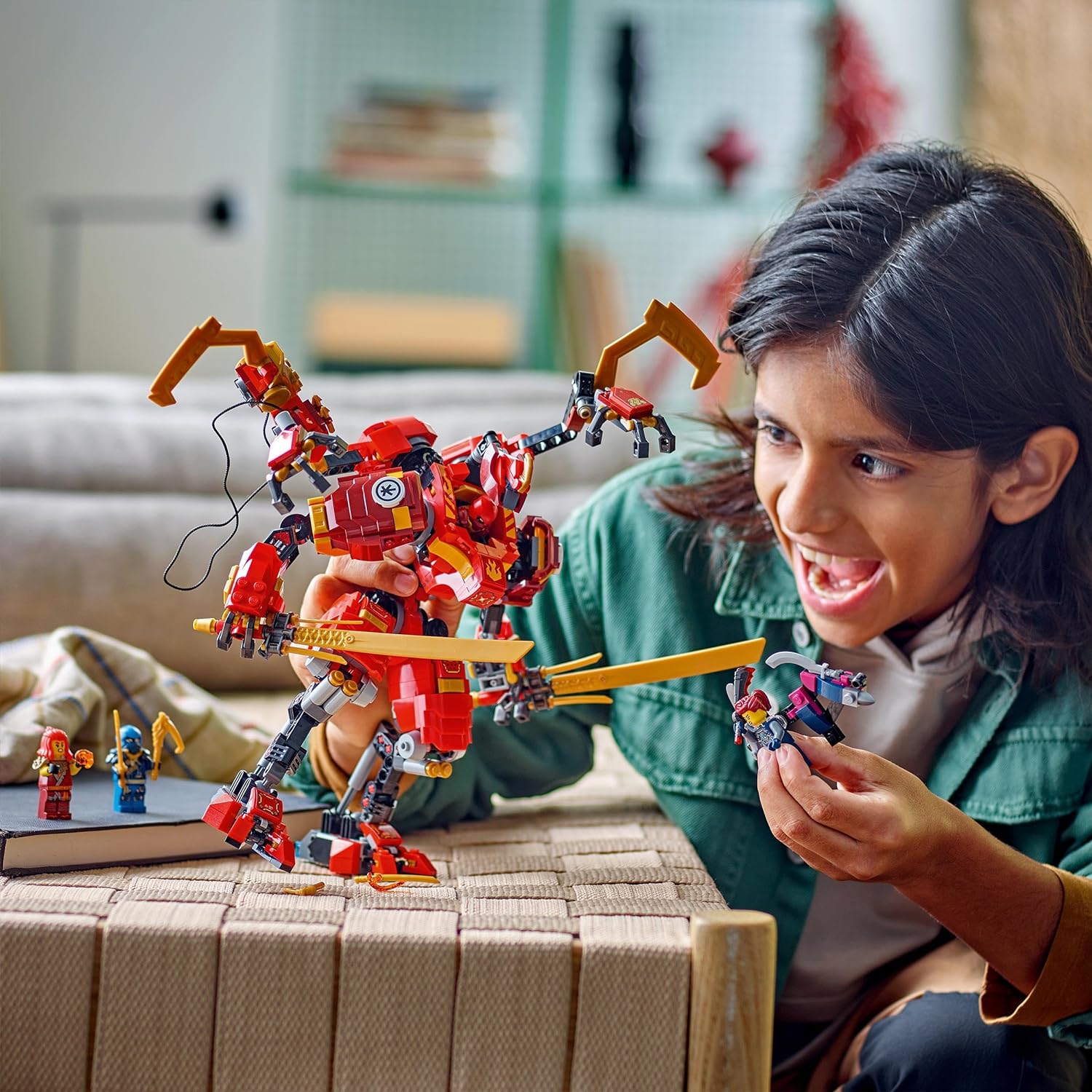 LEGO NINJAGO Kais Ninja-Kletter-Mech Set, Ninja-Spielzeug mit baubarer Actionfigur und 4 Mini-Figuren, Abenteuer-Set für Kinder, Geschenk zum Geburtstag für 9-jährige Jungs und Mädchen 71812
