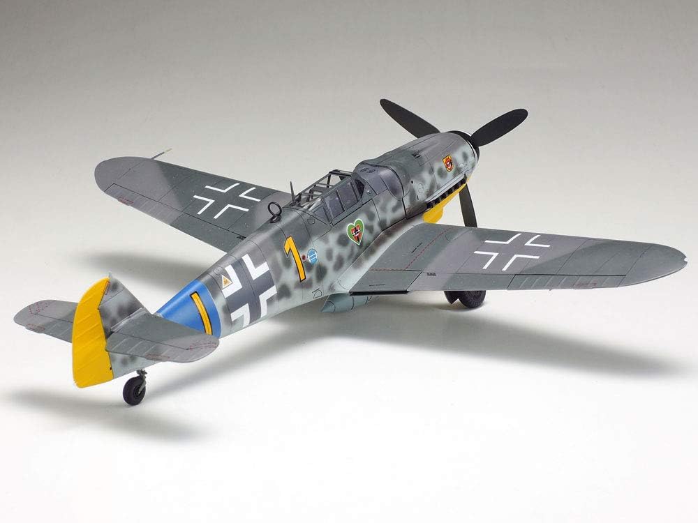TAMIYA 25204 1:48 German BF109 G-6 & Bucket Trolley 82-Model, Plastic Kit for Assembly, Detailed Replica
