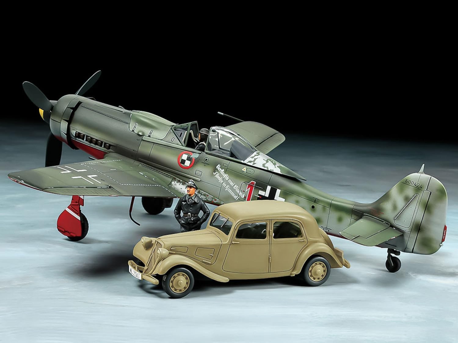 Tamiya 25213 FW190D-9 JV44 & Citroen Traction IICV Staff Car Set 1:48 Model Kit