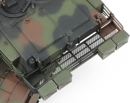 TAMIYA 25216 1:35 US M1A1 Abrams Ukraine Model, Plastic, Assembly, Detailed Replica, Tank Kit, Geformte Farbe