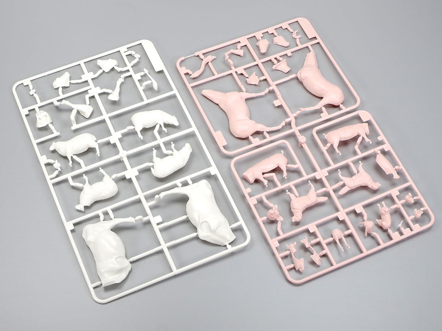 TAMIYA 35385 1:35 Diorama Set Pets Set 2 (8) - Model Building, Plastic Kit, Crafts, Hobby, Gluing, Plastic Kit, Unpainted