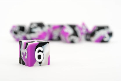 FanRoll by Metallic Dice Games - Set di dadi in gomma siliconica con bordo affilato, 16 mm, asessuali