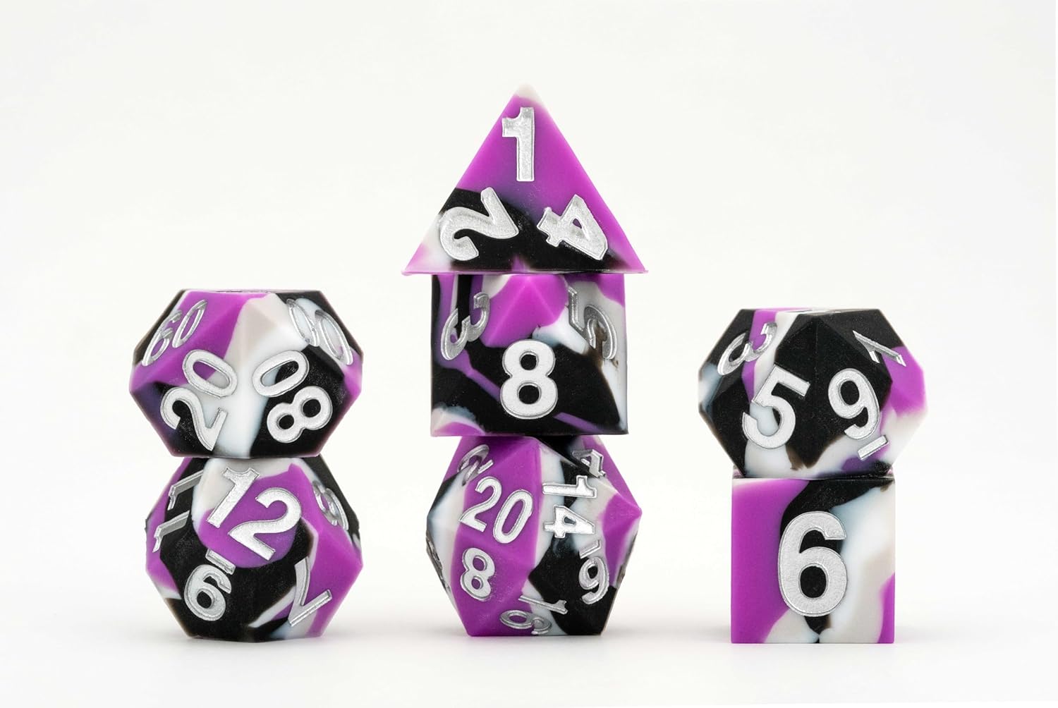 FanRoll by Metallic Dice Games - Set di dadi in gomma siliconica con bordo affilato, 16 mm, asessuali