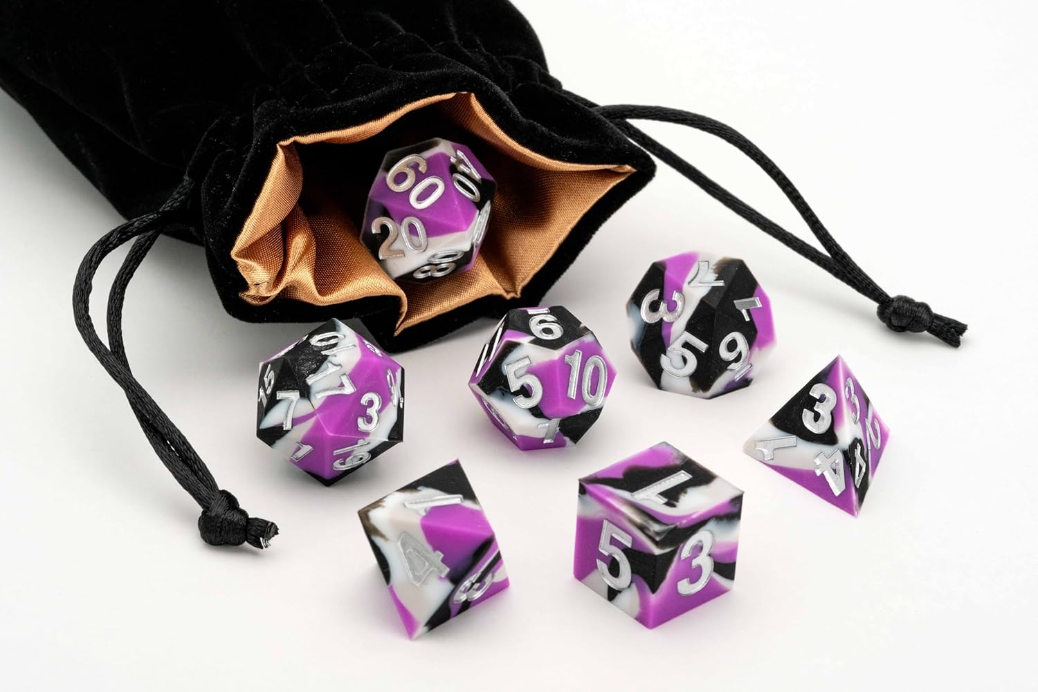 FanRoll by Metallic Dice Games - Set di dadi in gomma siliconica con bordo affilato, 16 mm, asessuali