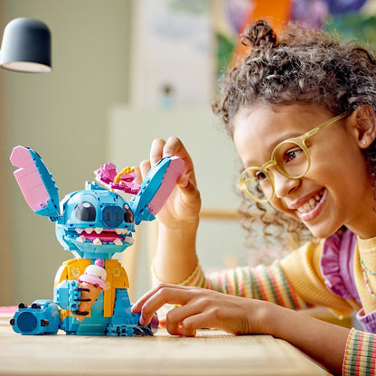 LEGO ǀ Disney Stitch, Bau- und Spielset für Kinder, Figur mit Eiswaffel, Spielzeug, kreatives Set zum Bauen, Mädchen, Jungen und alle Fans der Kinoerfolgs Lilo & Stitch 43249
