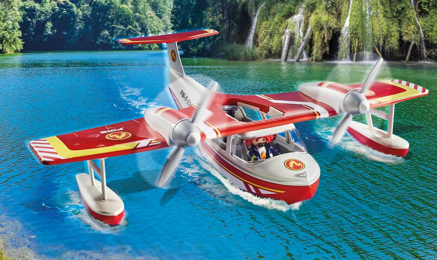 Playmobil 71463 Hydravion avec Pompier - Action Heroes - avec Un Personnage, des Animaux, Un Avion Anti-Incendie avec Fonction d'extinction et Une fôret en feu - Ville & Métiers - Dès 4 Ans