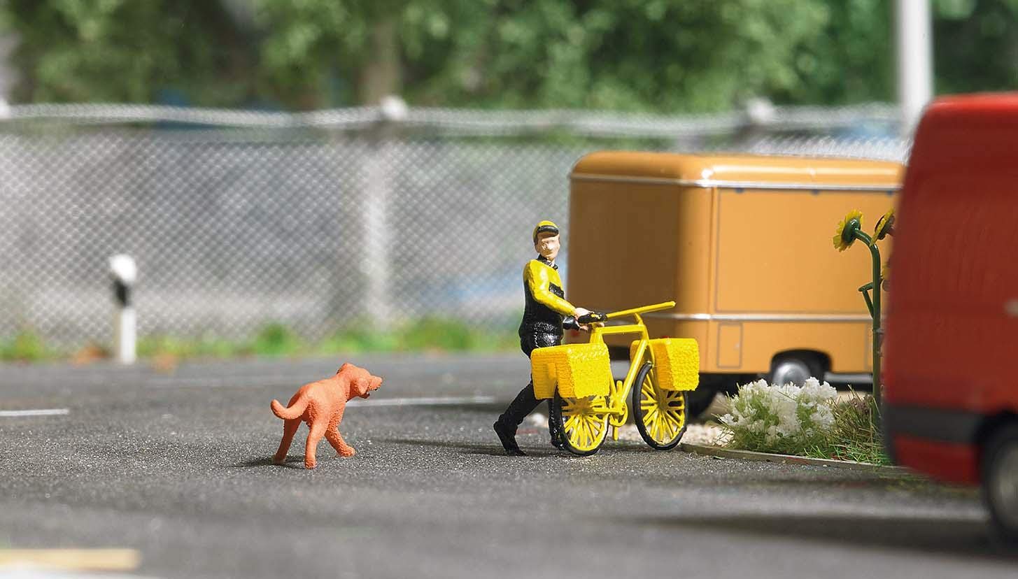 Busch H0 Letter Delivery Finished Model