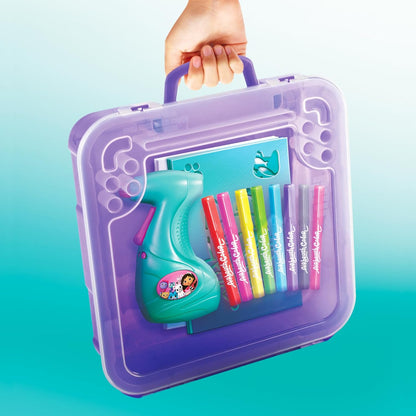 Canal Toys 110241 La Casa Muñecas Gabby-Maletín de actividades con Spray electrónico, plantillas y rotuladores Dollhouse-Activity Case with Electronic, Stencils and Markers, Violet