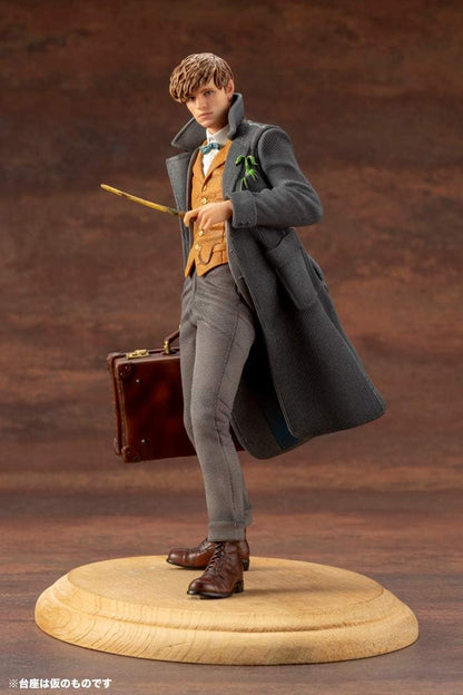 Kotobukiya Fantastic Beasts 2 ARTFX+ PVC Statue 1/10 Newt Scamander 18 cm