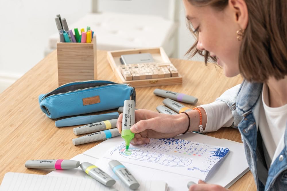 Pelikan 823388 Highlighter 490 Eco Neon Red Pack of 10 in Folding Box Pack of 10 Neon Red