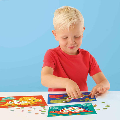 SES Creative 14830 Dinosaurier Mosaik Lernset für Kinder - Mit 4 großen Metallic-Mosaikkarten ab 3 Jahren, Diverse Farben