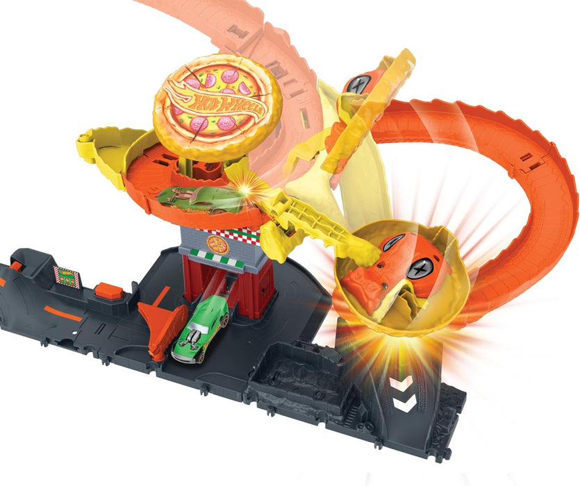 Hot Wheels City Toy Car Track Set, Pizza Slam Cobra Attack Playset, Snake Tail Spiral Track with Randomizer, 1 Vehicle in 1:64 Scale