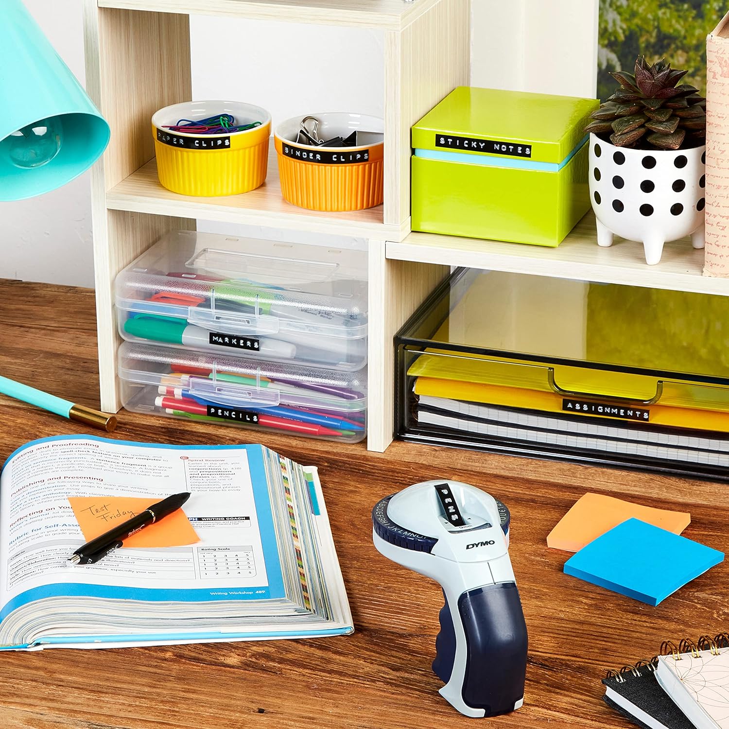 DYMO Omega rotuladora de estampación | Rotuladora de estampación pequeña con sistema de giro y clic y diseño ergonómico | Para uso doméstico y proyectos de manualidades (€, Ñ, Å, Æ y Ø
