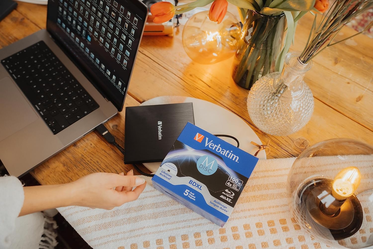 Verbatim Lettore CD/Dvd Esterno Slimline - USB 3.2 Gen1 con Porta USB-C con Cavo USB-C a USB-A e Design Compatto da Viaggio, in Metallo Spazzolato