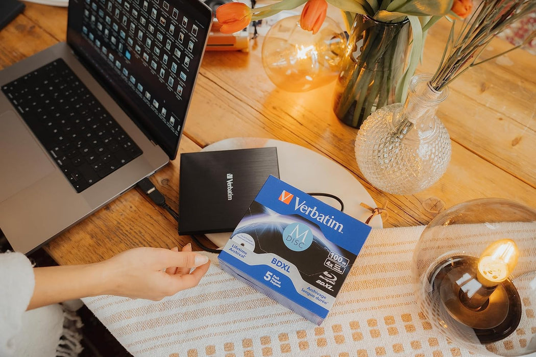 Verbatim Lettore CD/Dvd Esterno Slimline - USB 3.2 Gen1 con Porta USB-C con Cavo USB-C a USB-A e Design Compatto da Viaggio, in Metallo Spazzolato