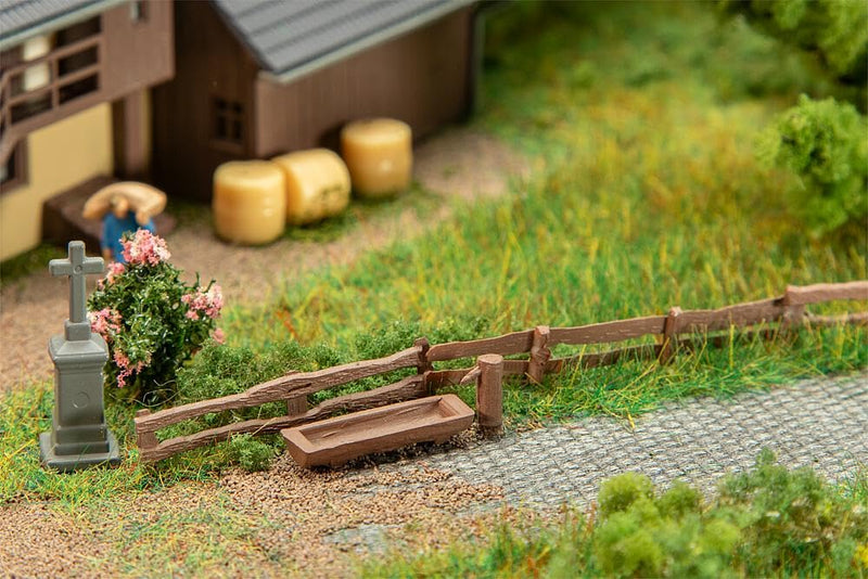 Faller - 1/160 FONTEINEN MET OMHEINING 2 ST. (2/24) *