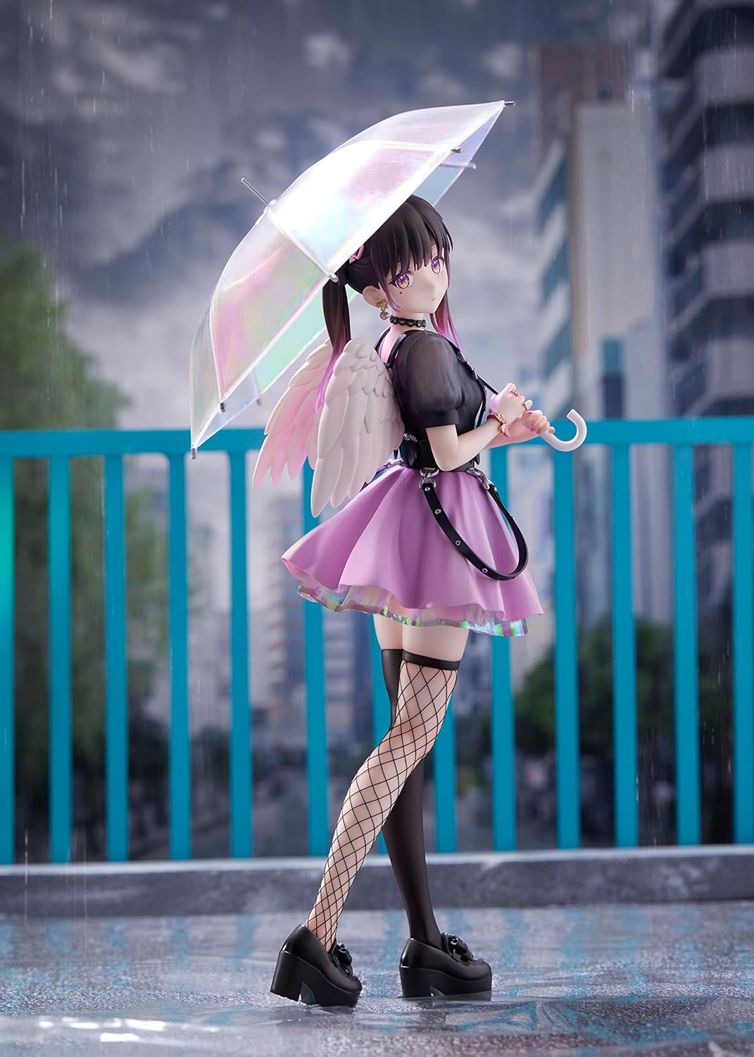 1/7 Scale Figure with Umbrella and Holding Wings Heart Wings