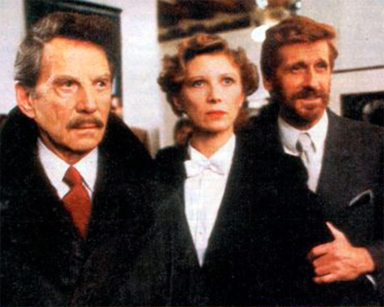 Die Angst im Spiegel (Blick in den Spiegel) / Der legendäre Krimi-Vierteiler mit Starbesetzung (u.a. Bruno Cremer, bekannt als MAIGRET) (Pidax Serien-Klassiker)