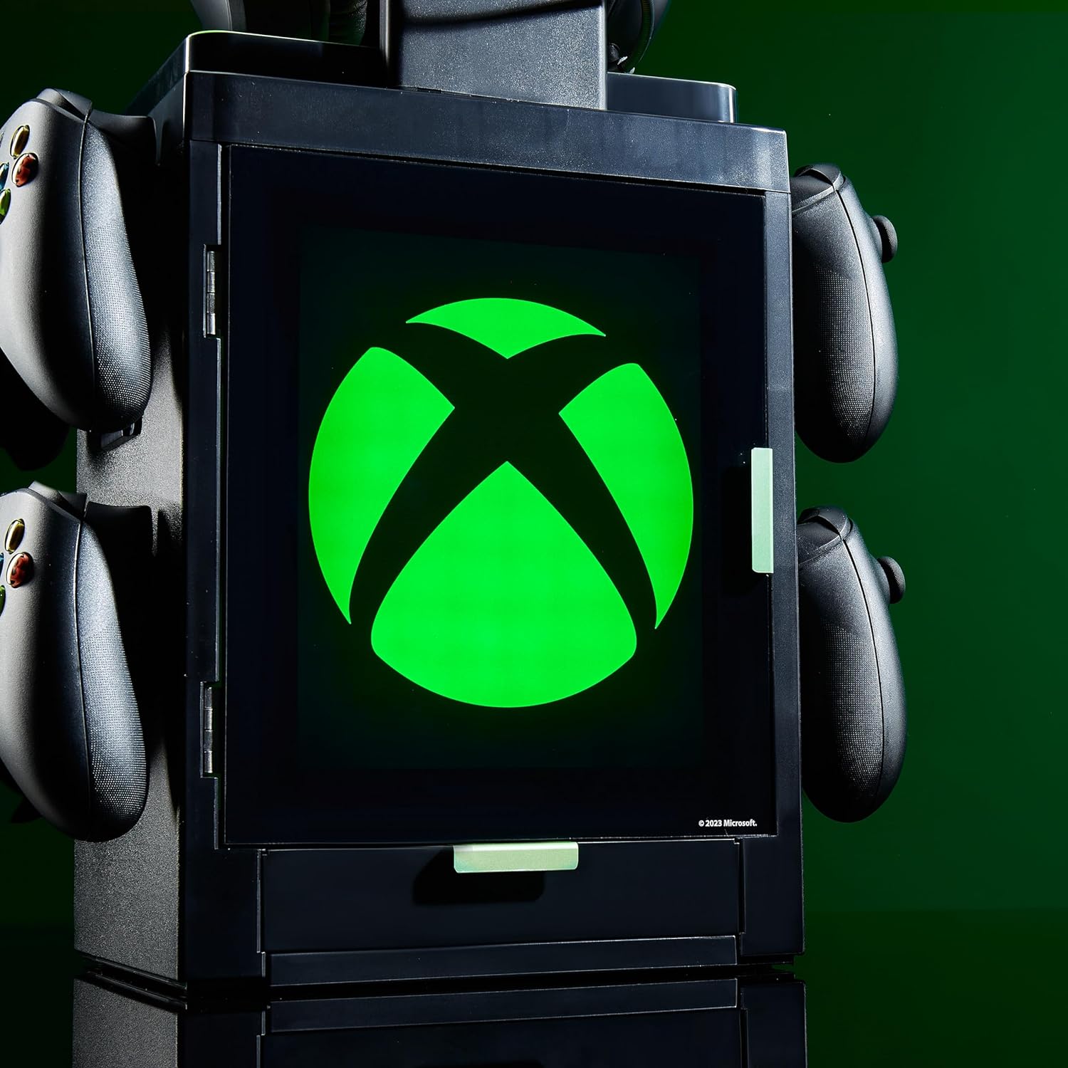 numskull Armadio ufficiale Xbox LED da gioco, supporto controller e supporto per cuffie per PS4/PS5 e Xbox Series X|S, diverse impostazioni di illuminazione a LED, spedizione ufficiale Xbox