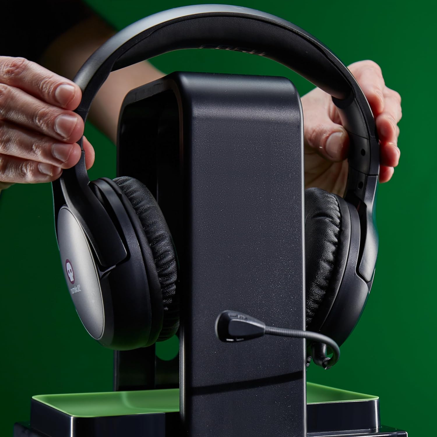 numskull Armadio ufficiale Xbox LED da gioco, supporto controller e supporto per cuffie per PS4/PS5 e Xbox Series X|S, diverse impostazioni di illuminazione a LED, spedizione ufficiale Xbox