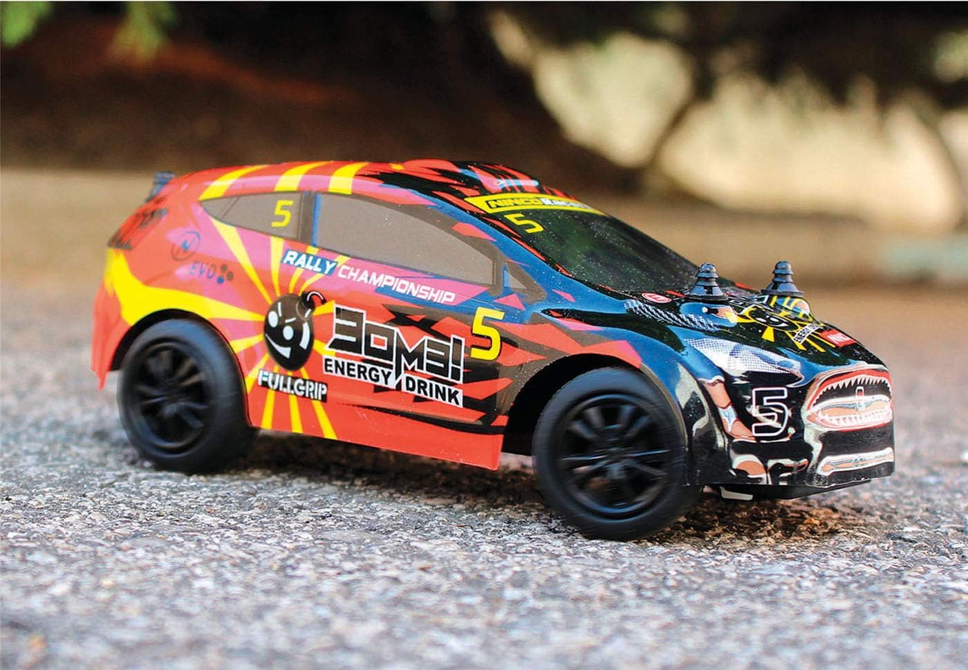 Nincoracers - X Rally Bomb Coche Teledirigido a Escala 1/30 | hasta 12km de Velocidad | Coche Radiocontrol con Mando a Distancia 2.4 GHz | A Partir de 6 años. (NH93142