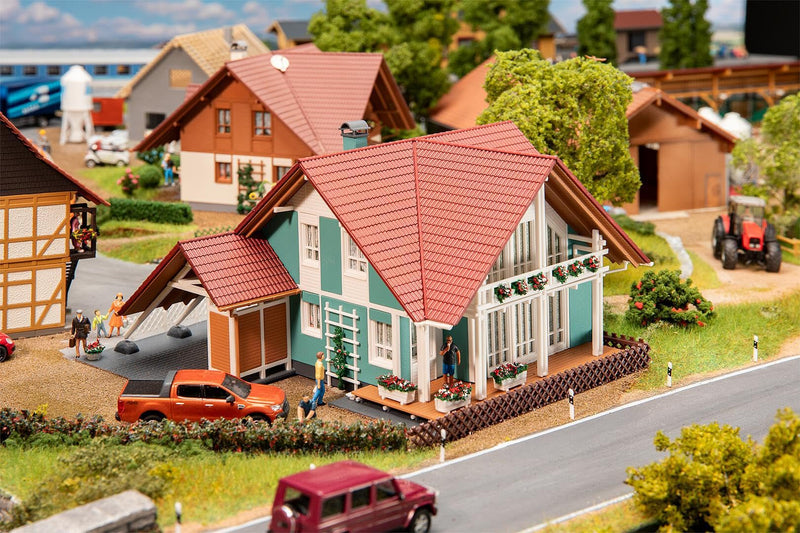 Faller - 1/87 WOONHUIS MET CARPORT (3/24) *