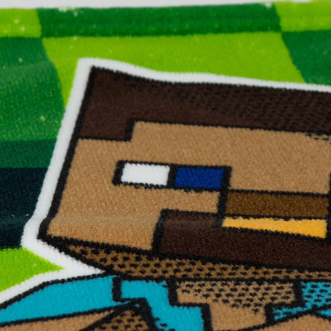 CERDÁ LIFE'S LITTLE MOMENTS Minecraft Kids Towel - Green - 70x140cm - Made with 100% Polyester 240 gsm - Small Towel - Minecraft Characters Print - Original Product Designed in Spain