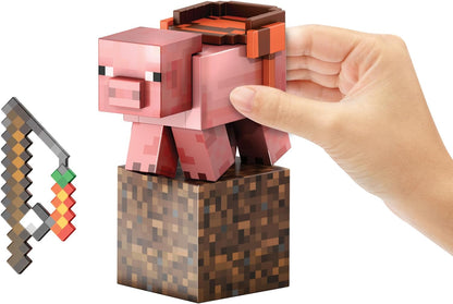 Mattel Minecraft Serie de Diamante Figura de acción de cerdo con 4 accesorios, diseño pixelado con un tamaño de edición coleccionista de 14 cm, HTM04