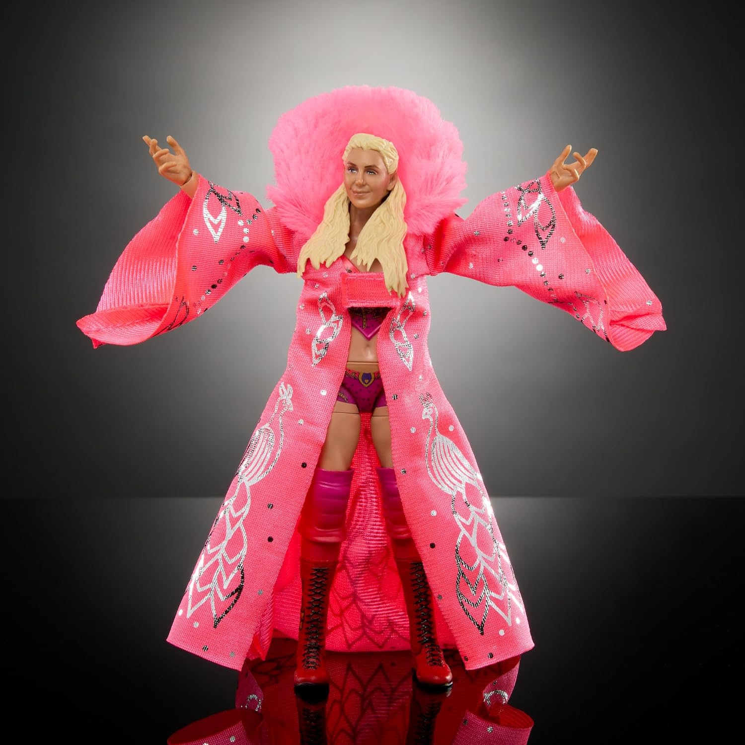 Mattel WWE Ultimate Edition Charlotte Flair Actionfigur mit beliebten Superstars mit austauschbaren Händen, mehreren Köpfen und authentischer Kleidung, ab 8 Jahren HVF88