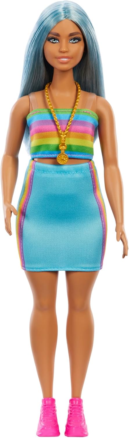 Barbie Fashionistas Muñeca n. 218, muñeca de Moda Coleccionable del 65 Aniversario con Pelo Largo Azul, Top de arcoíris y Falda Turquesa - para niños y niñas + 3 años, HRH16
